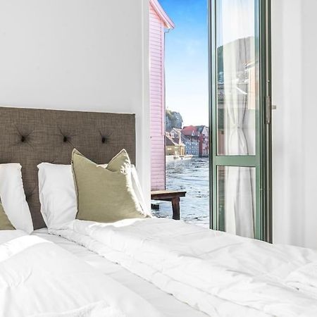 Ocean-View Haven: Take A Swim From Your Window! Bergen Luaran gambar