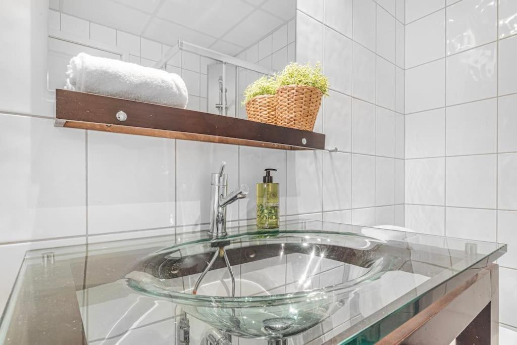 Ocean-View Haven: Take A Swim From Your Window! Bergen Luaran gambar