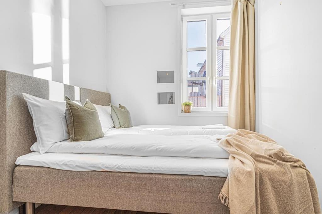 Ocean-View Haven: Take A Swim From Your Window! Bergen Luaran gambar